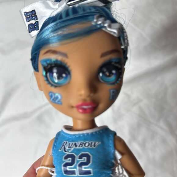 Rainbow High Cheer Skyler Bradshaw Cheerleader. - Picture 5 of 9